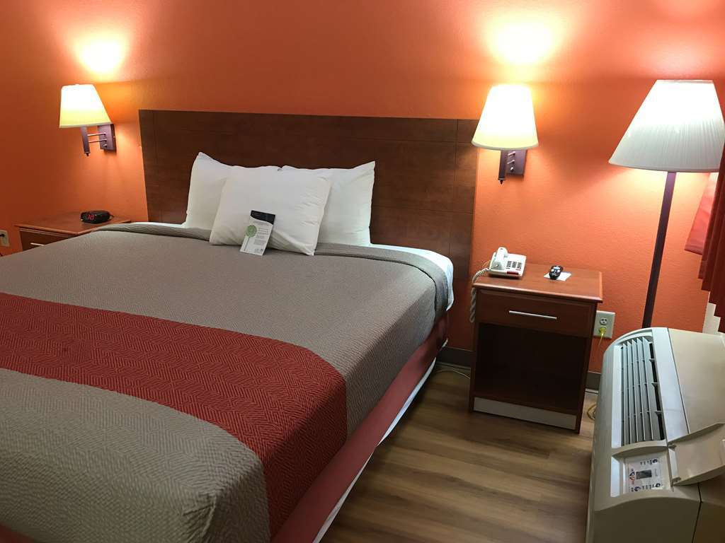 Rodeway Inn & Suites Macon Room photo